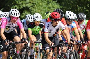 Tina Rücker (Mitte)